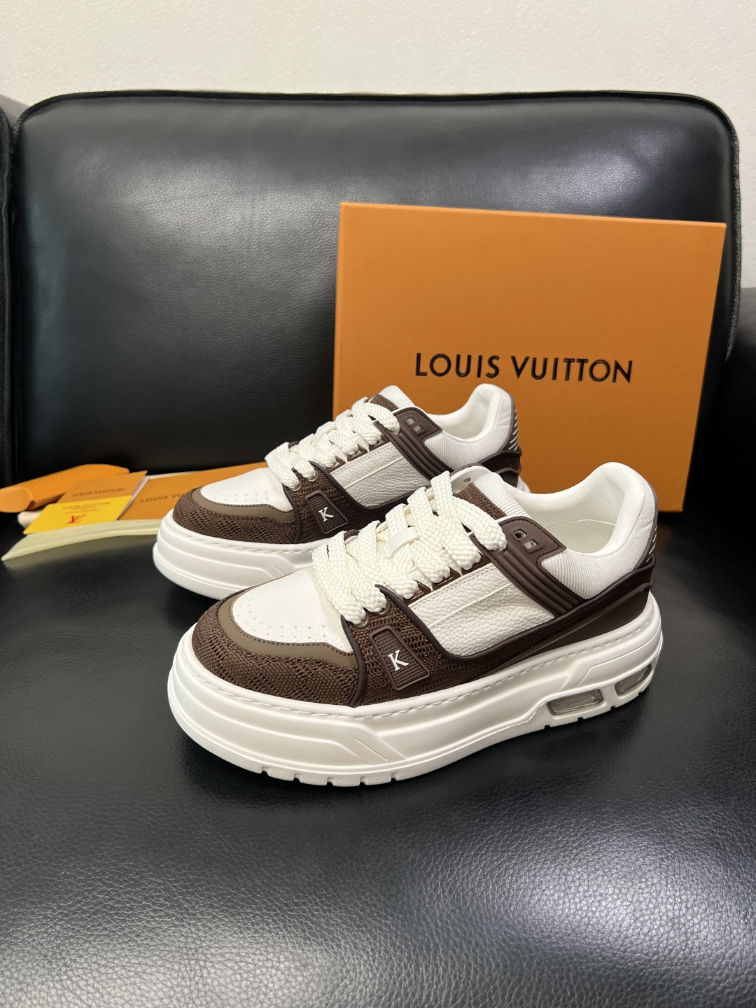 Lv 高品质 顶级工艺品 路易威登，运动板鞋专柜同步，鞋面意大利进口，高品质拼接缤纷色彩复杂工艺品，进口