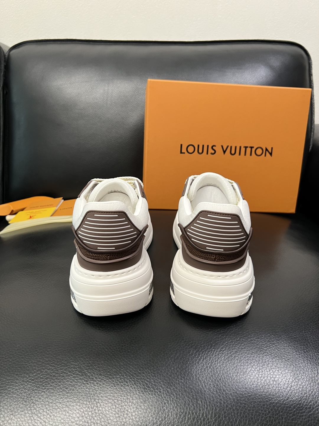 Lv 高品质 顶级工艺品 路易威登，运动板鞋专柜同步，鞋面意大利进口，高品质拼接缤纷色彩复杂工艺品，进口