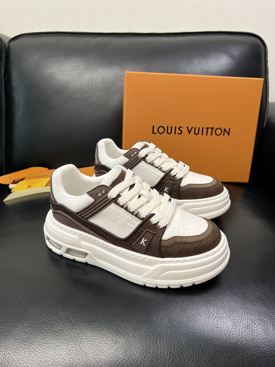 Lv 高品质 顶级工艺品 路易威登，运动板鞋专柜同步，鞋面意大利进口，高品质拼接缤纷色彩复杂工艺品，进口