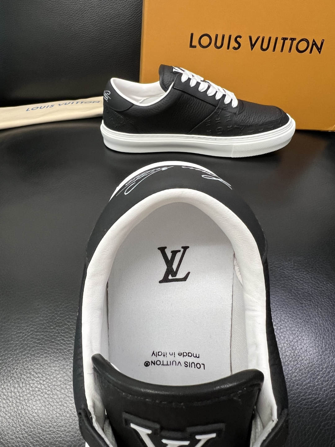 Lv 高品质 顶级工艺品 路易威登，专柜同步原厂配置，鞋面意大利进口，高品质拼接缤纷色彩复杂工艺品，进口