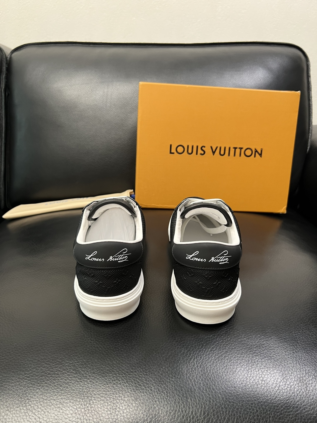 Lv 高品质 顶级工艺品 路易威登，专柜同步原厂配置，鞋面意大利进口，高品质拼接缤纷色彩复杂工艺品，进口