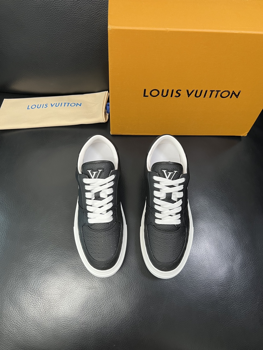 Lv 高品质 顶级工艺品 路易威登，专柜同步原厂配置，鞋面意大利进口，高品质拼接缤纷色彩复杂工艺品，进口