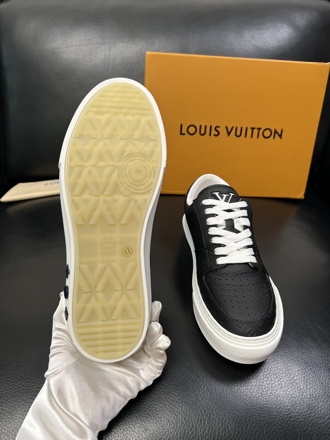 Lv 高品质 顶级工艺品 路易威登，专柜同步原厂配置，鞋面意大利进口，高品质拼接缤纷色彩复杂工艺品，进口