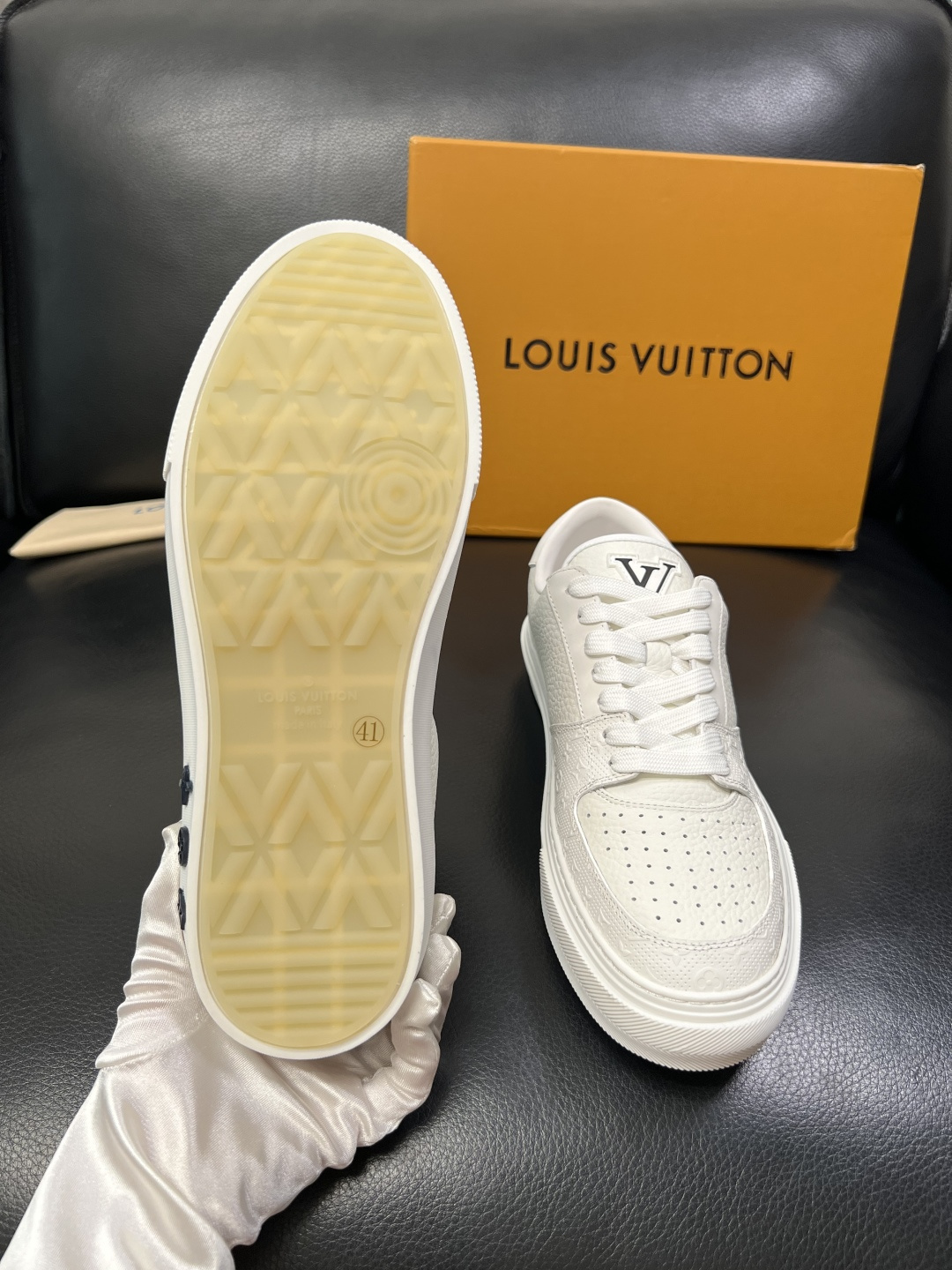 Lv 高品质 顶级工艺品 路易威登，专柜同步原厂配置，鞋面意大利进口，高品质拼接缤纷色彩复杂工艺品，进口