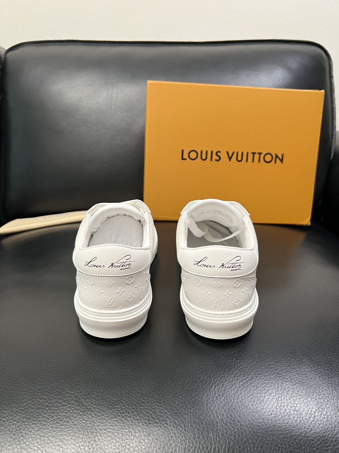 Lv 高品质 顶级工艺品 路易威登，专柜同步原厂配置，鞋面意大利进口，高品质拼接缤纷色彩复杂工艺品，进口