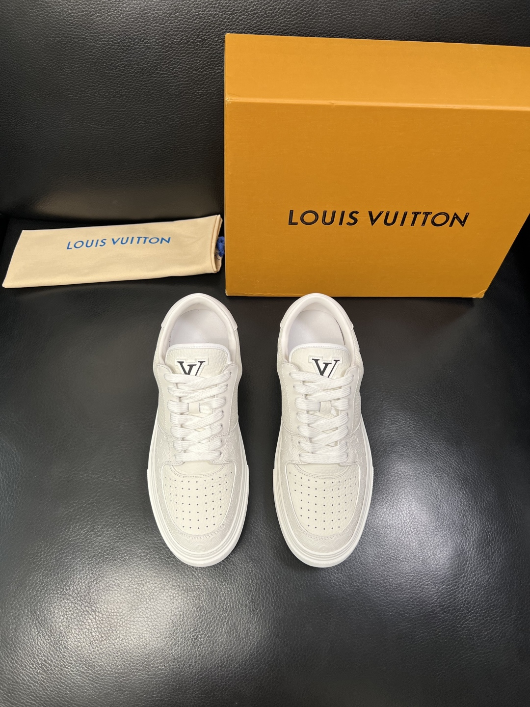 Lv 高品质 顶级工艺品 路易威登，专柜同步原厂配置，鞋面意大利进口，高品质拼接缤纷色彩复杂工艺品，进口