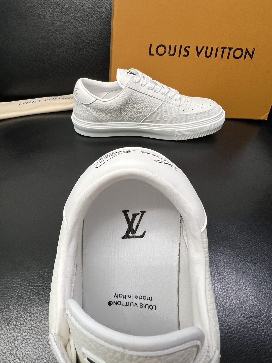 Lv 高品质 顶级工艺品 路易威登，专柜同步原厂配置，鞋面意大利进口，高品质拼接缤纷色彩复杂工艺品，进口