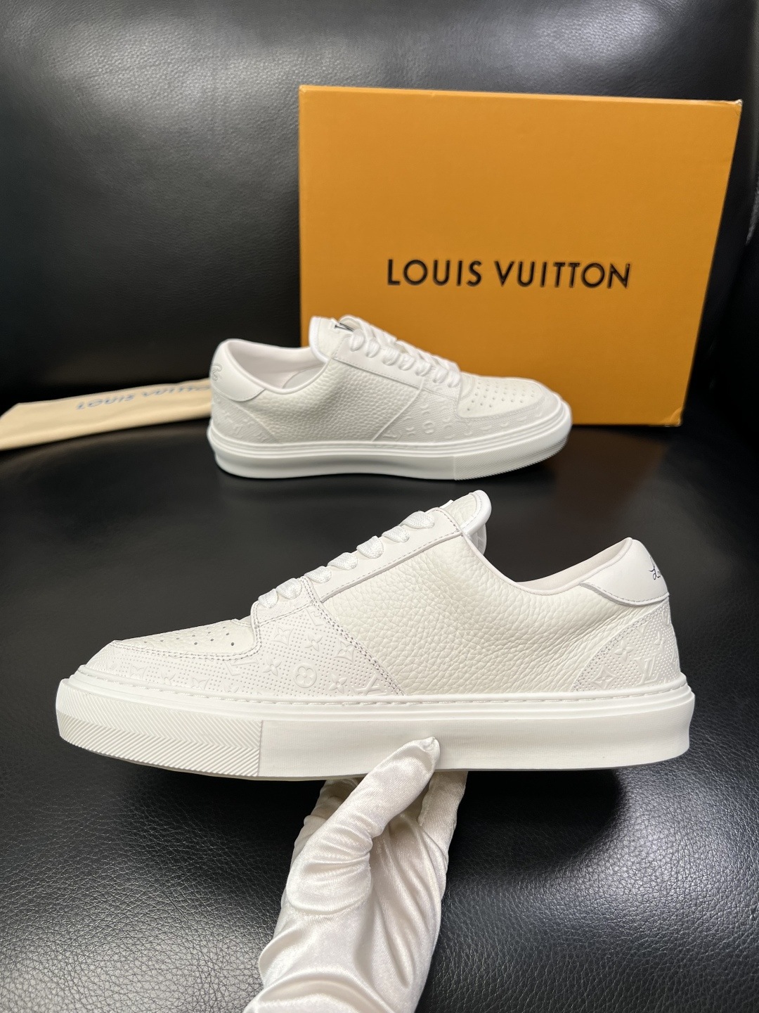 Lv 高品质 顶级工艺品 路易威登，专柜同步原厂配置，鞋面意大利进口，高品质拼接缤纷色彩复杂工艺品，进口