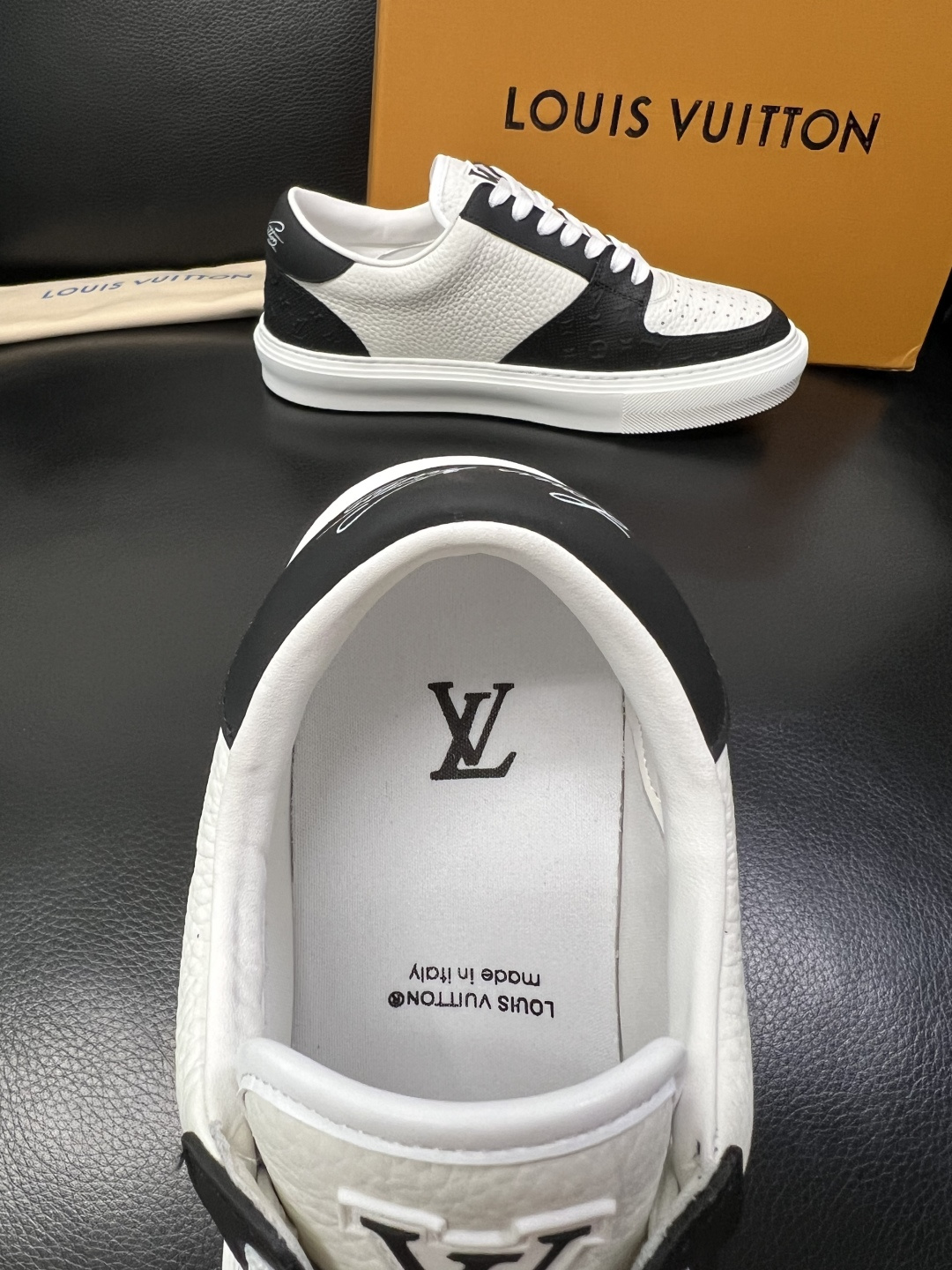 Lv 高品质 顶级工艺品 路易威登，专柜同步原厂配置，鞋面意大利进口，高品质拼接缤纷色彩复杂工艺品，进口