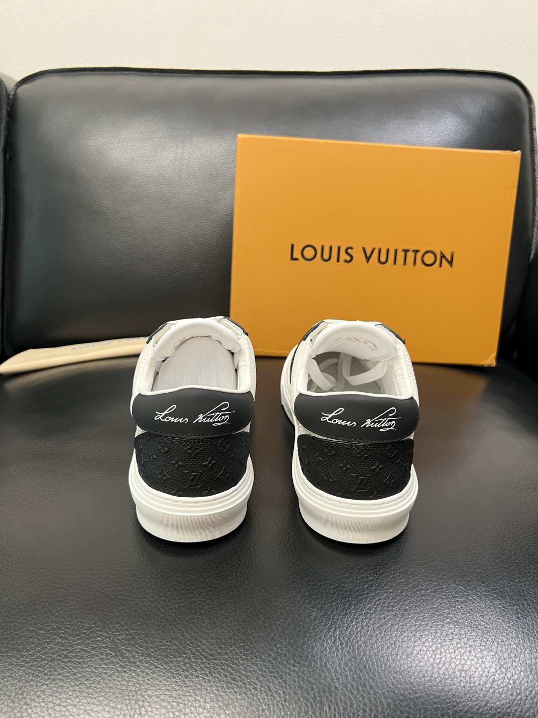 Lv 高品质 顶级工艺品 路易威登，专柜同步原厂配置，鞋面意大利进口，高品质拼接缤纷色彩复杂工艺品，进口