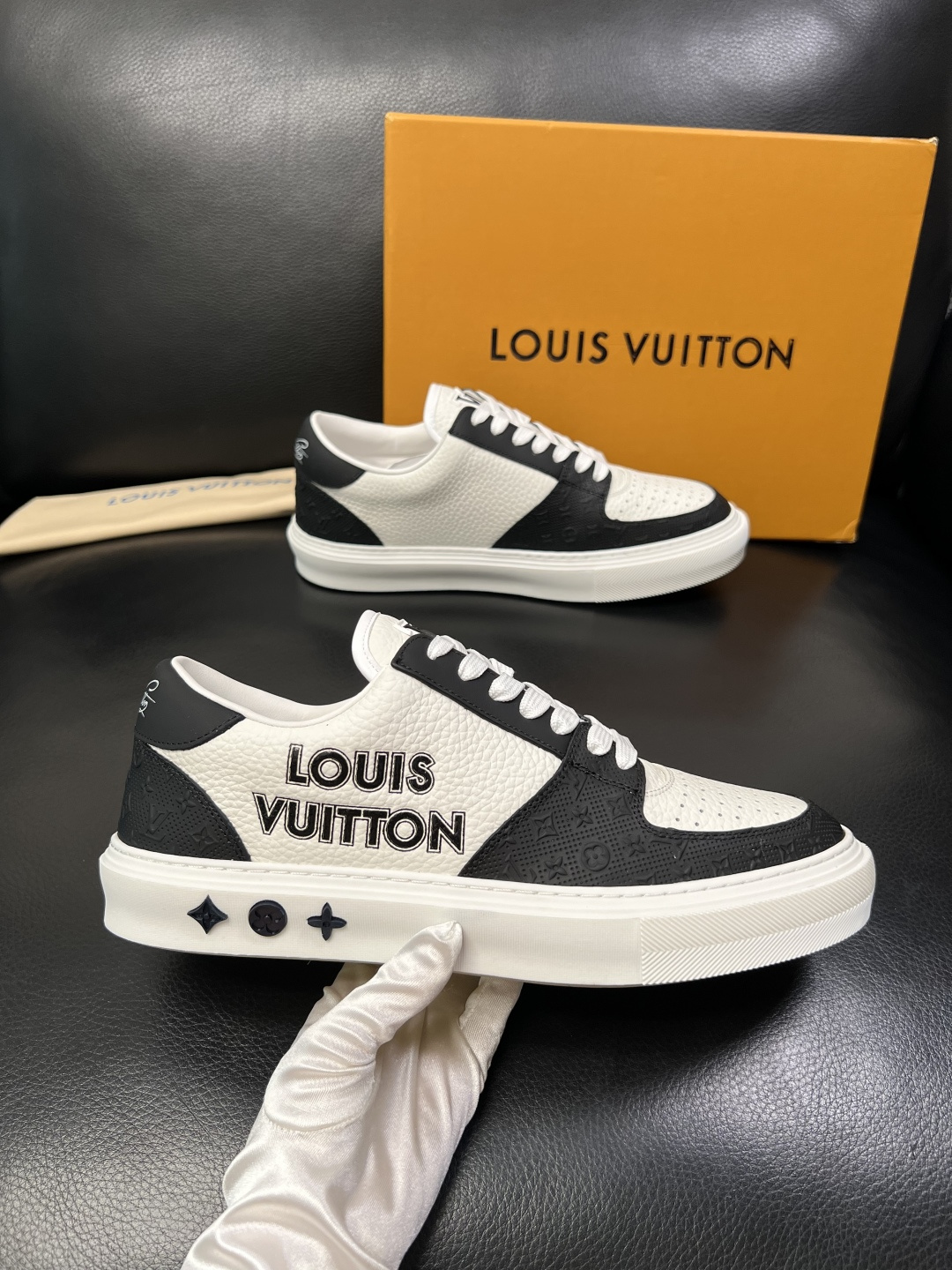 Lv 高品质 顶级工艺品 路易威登，专柜同步原厂配置，鞋面意大利进口，高品质拼接缤纷色彩复杂工艺品，进口