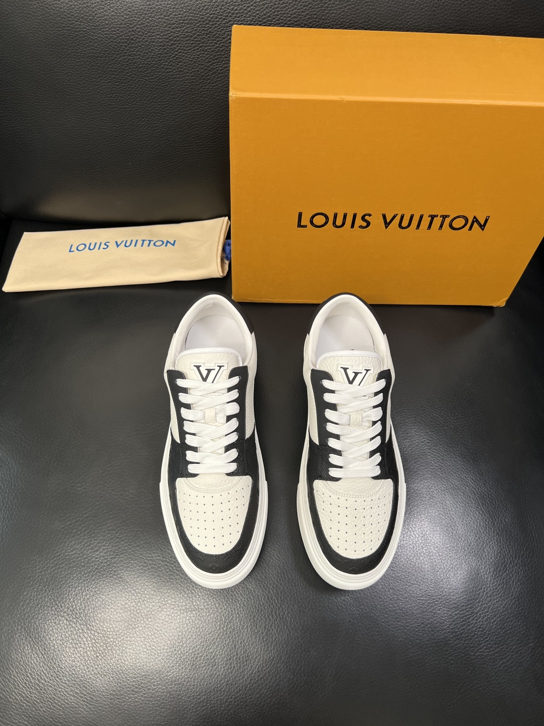 Lv 高品质 顶级工艺品 路易威登，专柜同步原厂配置，鞋面意大利进口，高品质拼接缤纷色彩复杂工艺品，进口