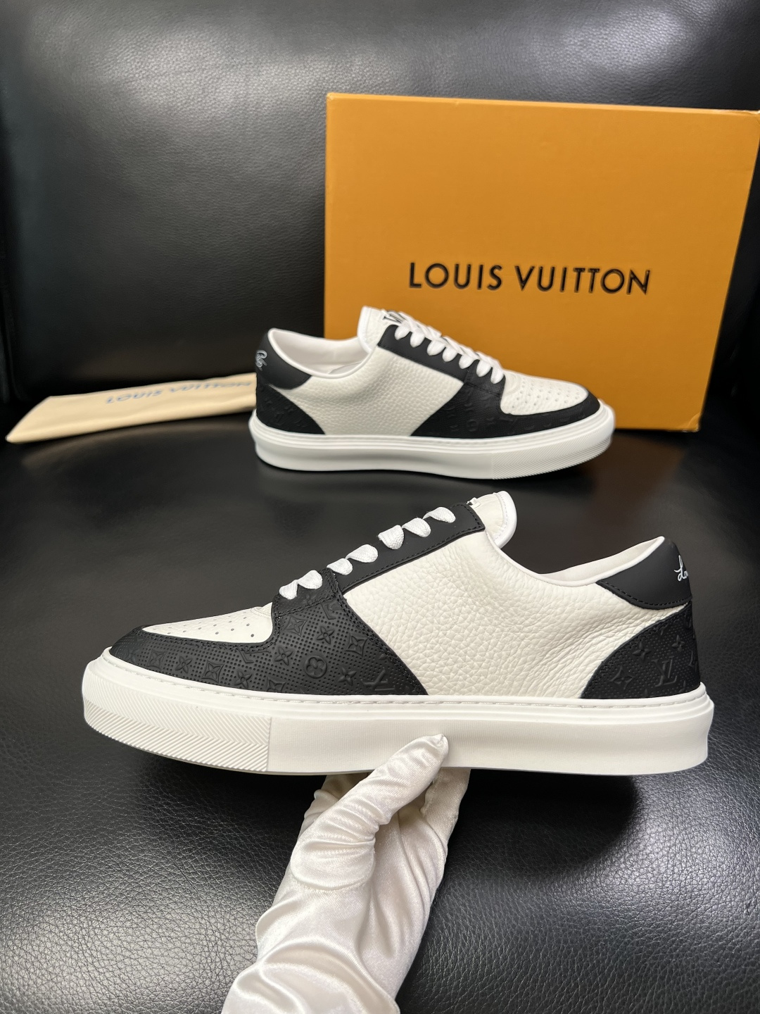 Lv 高品质 顶级工艺品 路易威登，专柜同步原厂配置，鞋面意大利进口，高品质拼接缤纷色彩复杂工艺品，进口