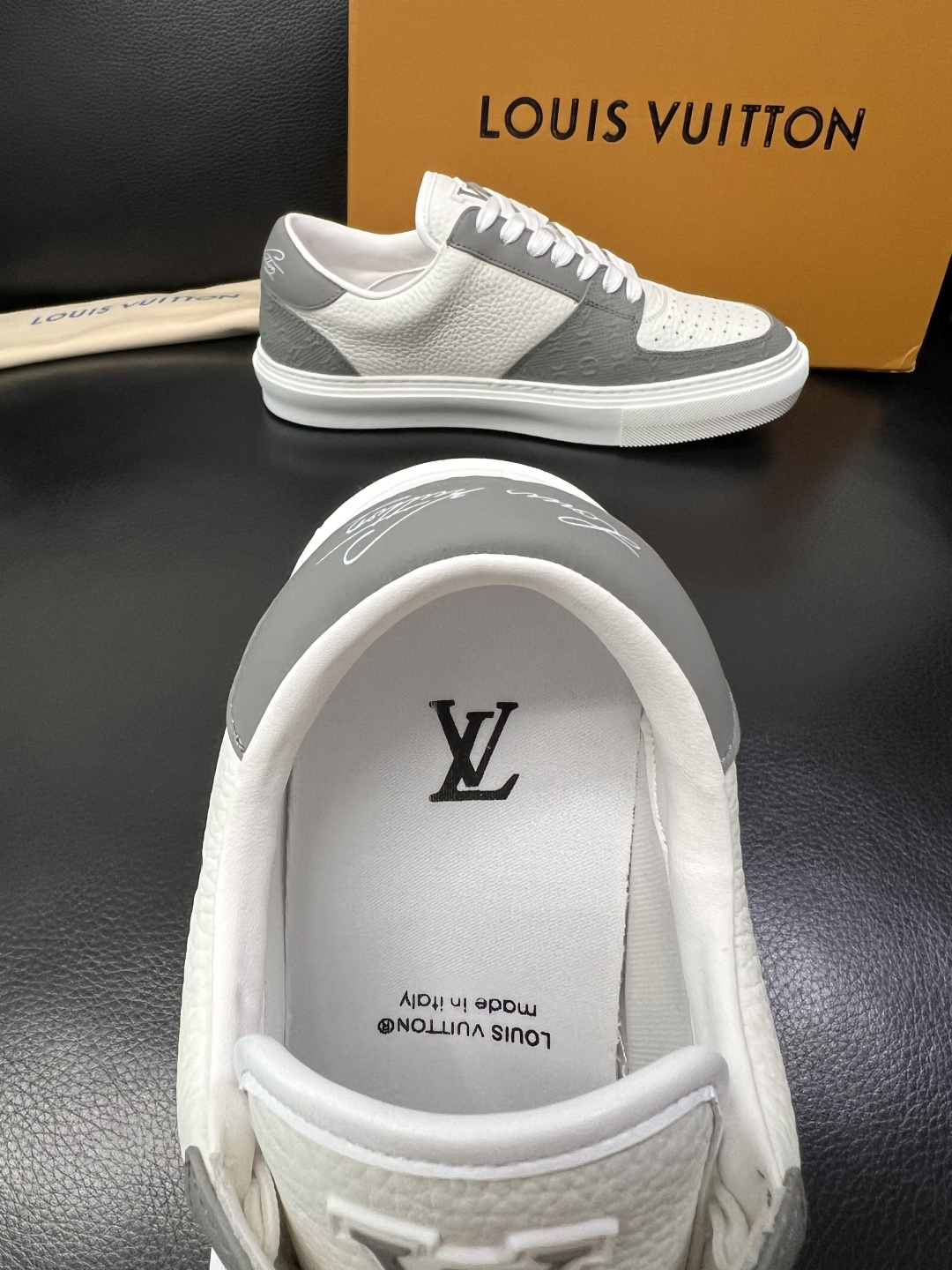 Lv 高品质 顶级工艺品 路易威登，专柜同步原厂配置，鞋面意大利进口，高品质拼接缤纷色彩复杂工艺品，进口