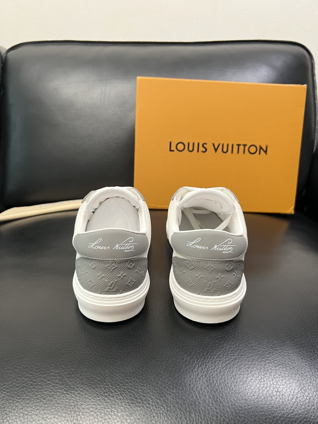 Lv 高品质 顶级工艺品 路易威登，专柜同步原厂配置，鞋面意大利进口，高品质拼接缤纷色彩复杂工艺品，进口