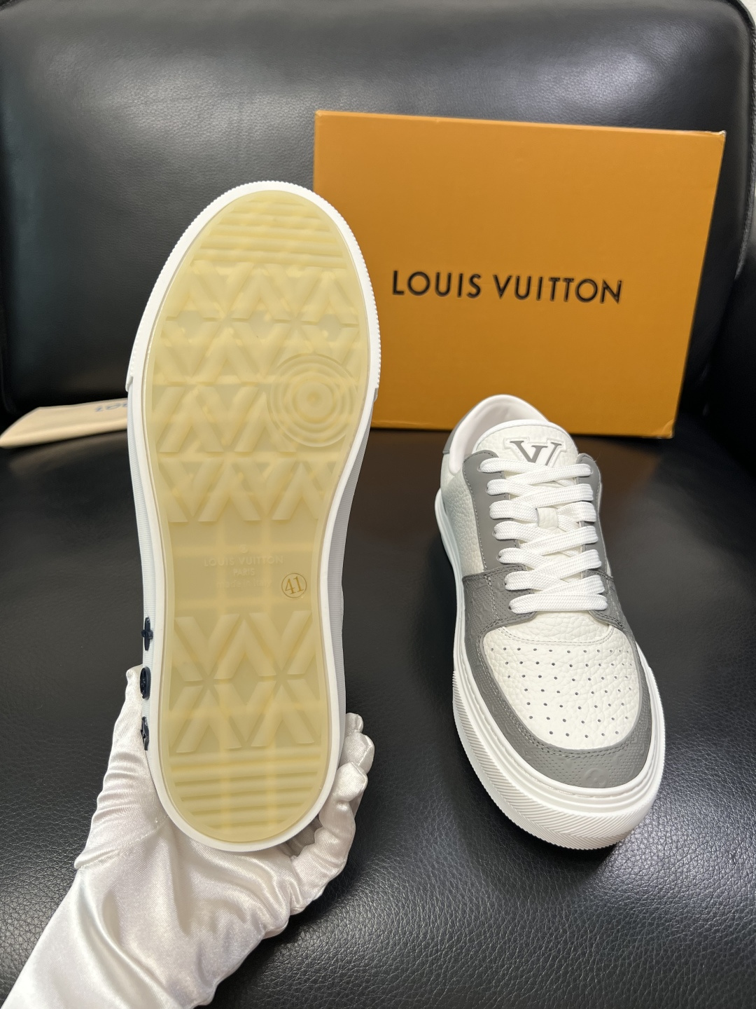 Lv 高品质 顶级工艺品 路易威登，专柜同步原厂配置，鞋面意大利进口，高品质拼接缤纷色彩复杂工艺品，进口