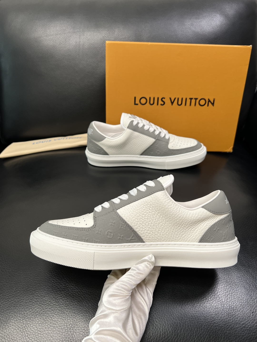 Lv 高品质 顶级工艺品 路易威登，专柜同步原厂配置，鞋面意大利进口，高品质拼接缤纷色彩复杂工艺品，进口