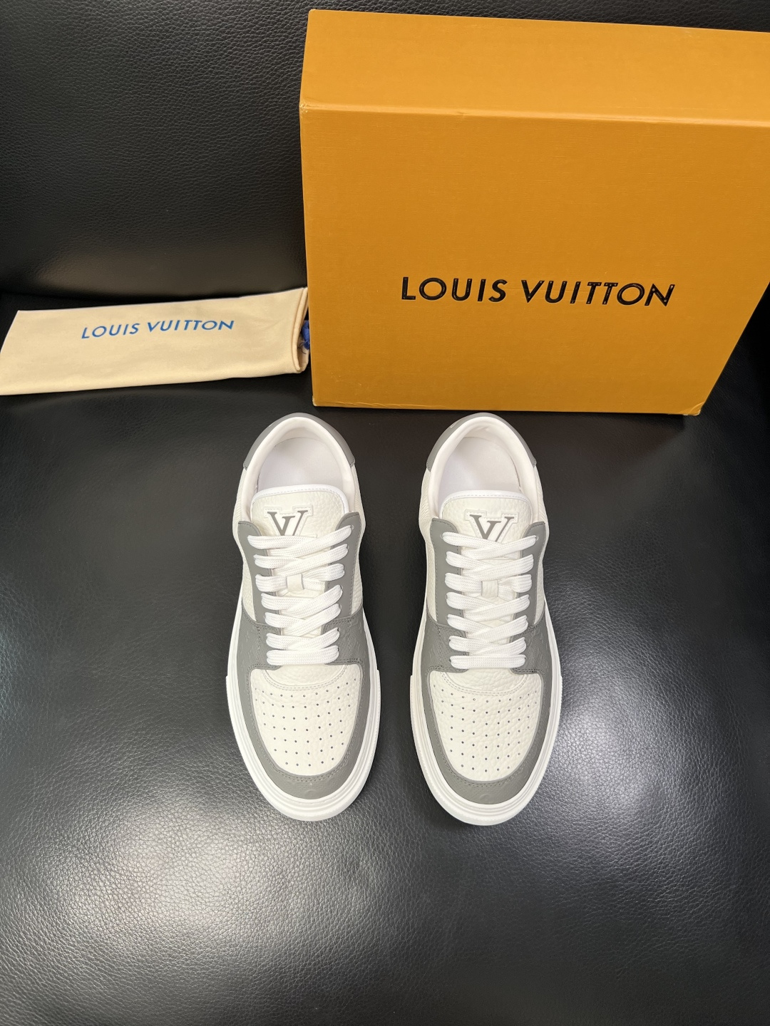 Lv 高品质 顶级工艺品 路易威登，专柜同步原厂配置，鞋面意大利进口，高品质拼接缤纷色彩复杂工艺品，进口