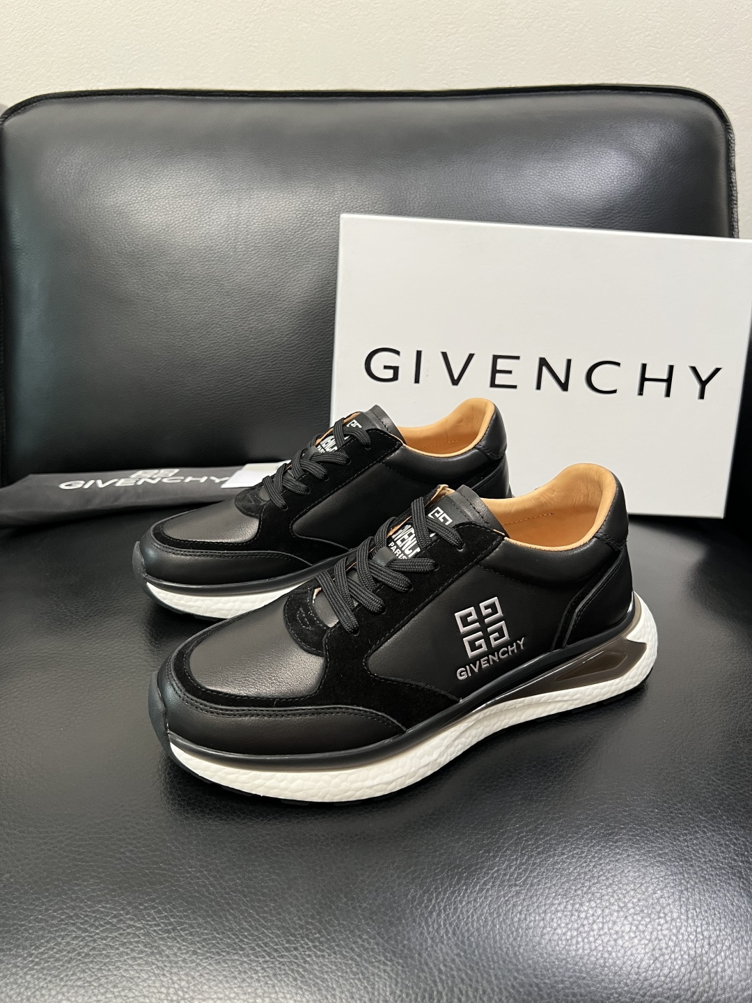 Givenchy 高品质 顶级工艺品 纪梵希 专柜同步原厂配置，意大利进口牛皮搭配面料，全鞋配件私模打造