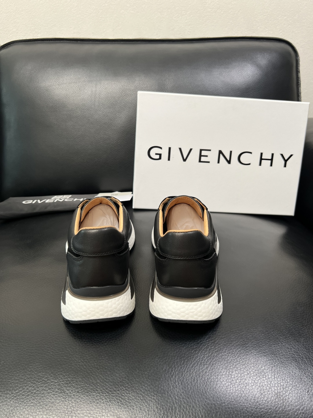 Givenchy 高品质 顶级工艺品 纪梵希 专柜同步原厂配置，意大利进口牛皮搭配面料，全鞋配件私模打造