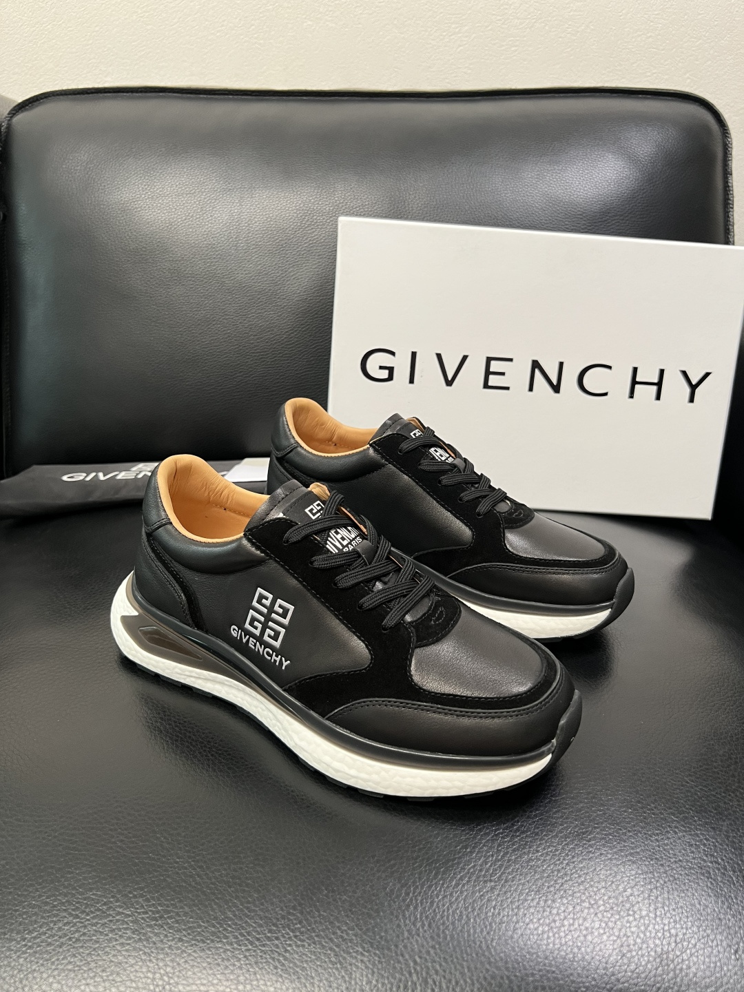 Givenchy 高品质 顶级工艺品 纪梵希 专柜同步原厂配置，意大利进口牛皮搭配面料，全鞋配件私模打造