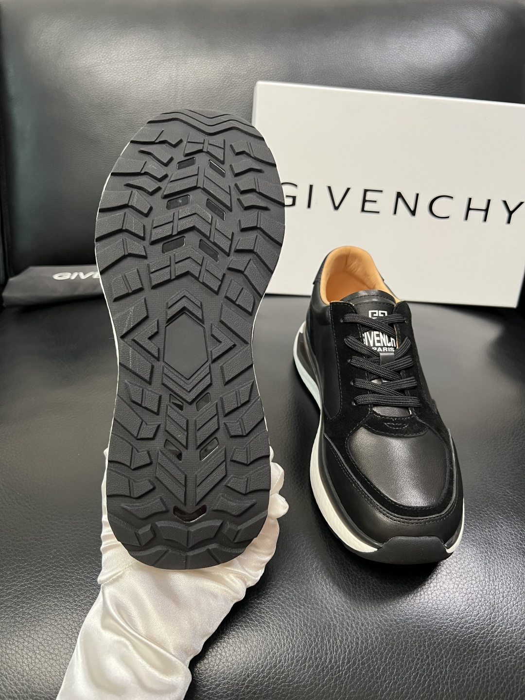 Givenchy 高品质 顶级工艺品 纪梵希 专柜同步原厂配置，意大利进口牛皮搭配面料，全鞋配件私模打造