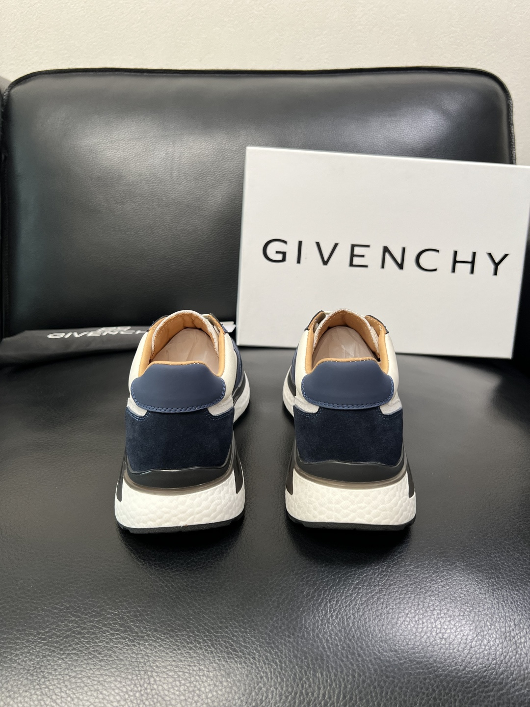 Givenchy 高品质 顶级工艺品 纪梵希 专柜同步原厂配置，意大利进口牛皮搭配面料，全鞋配件私模打造