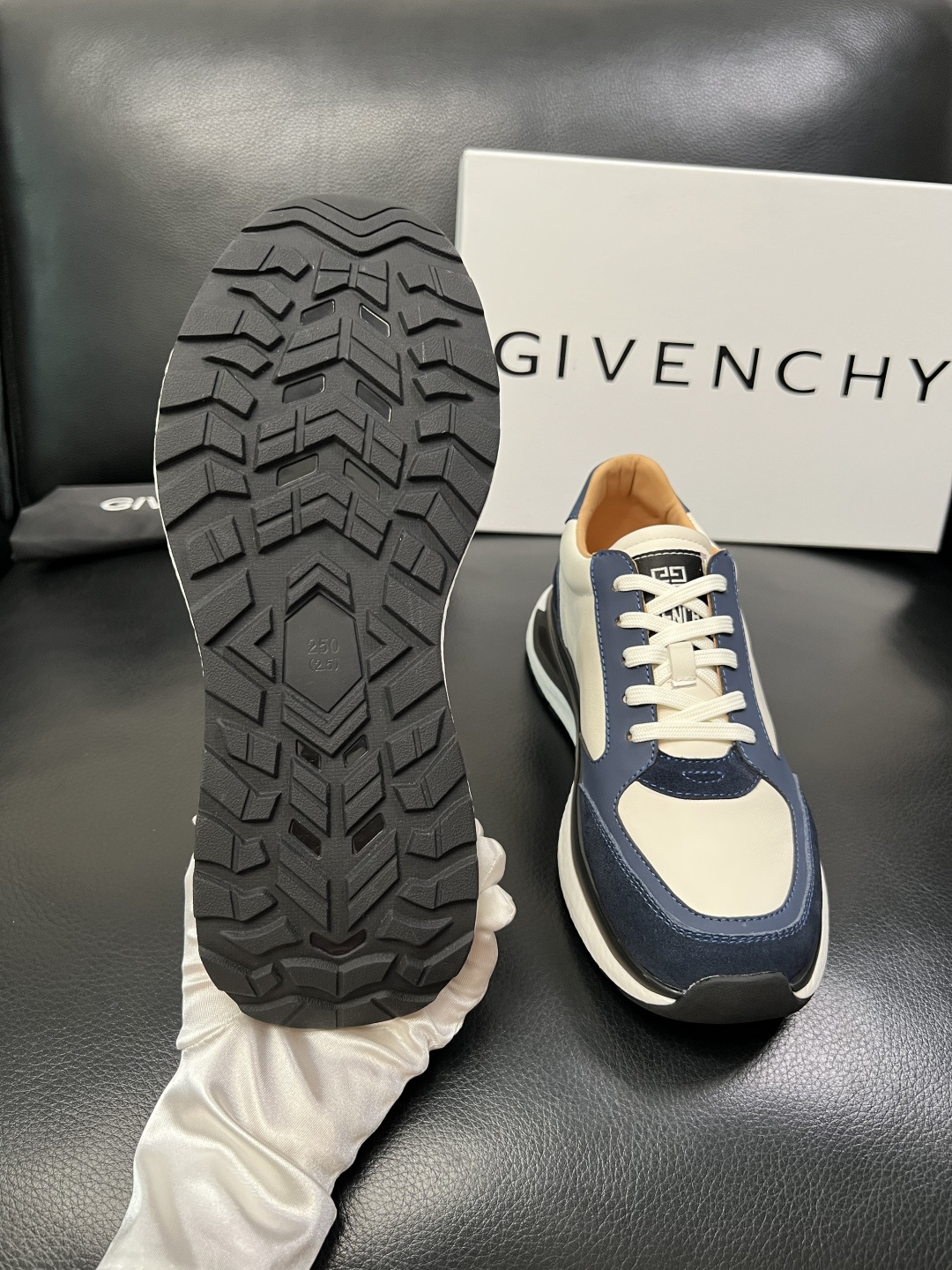 Givenchy 高品质 顶级工艺品 纪梵希 专柜同步原厂配置，意大利进口牛皮搭配面料，全鞋配件私模打造