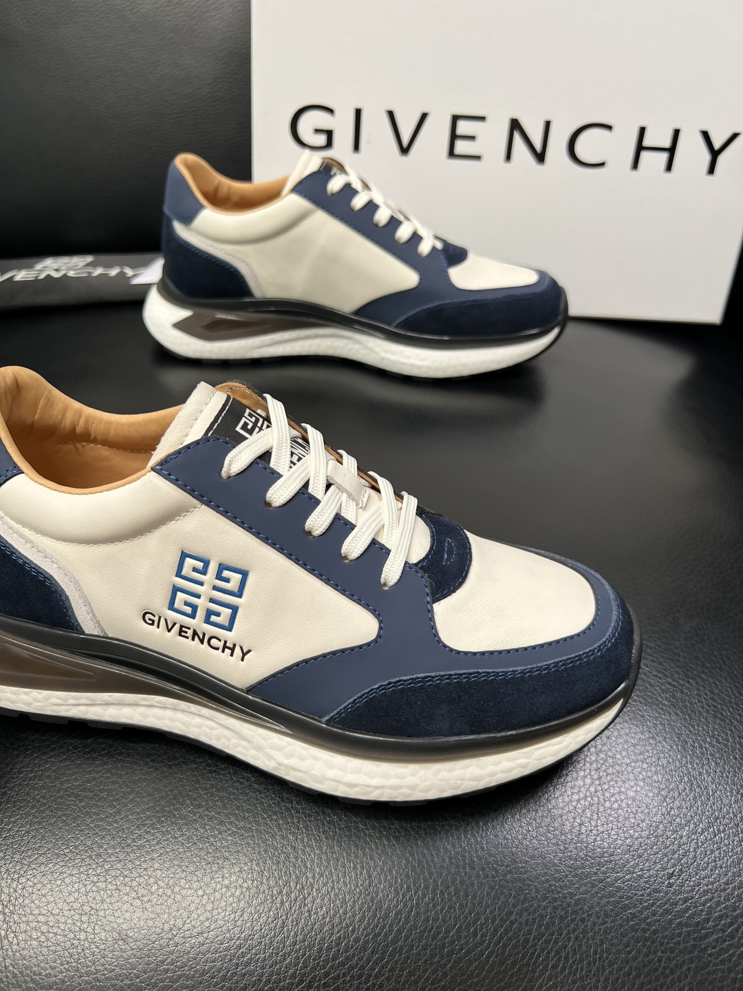 Givenchy 高品质 顶级工艺品 纪梵希 专柜同步原厂配置，意大利进口牛皮搭配面料，全鞋配件私模打造