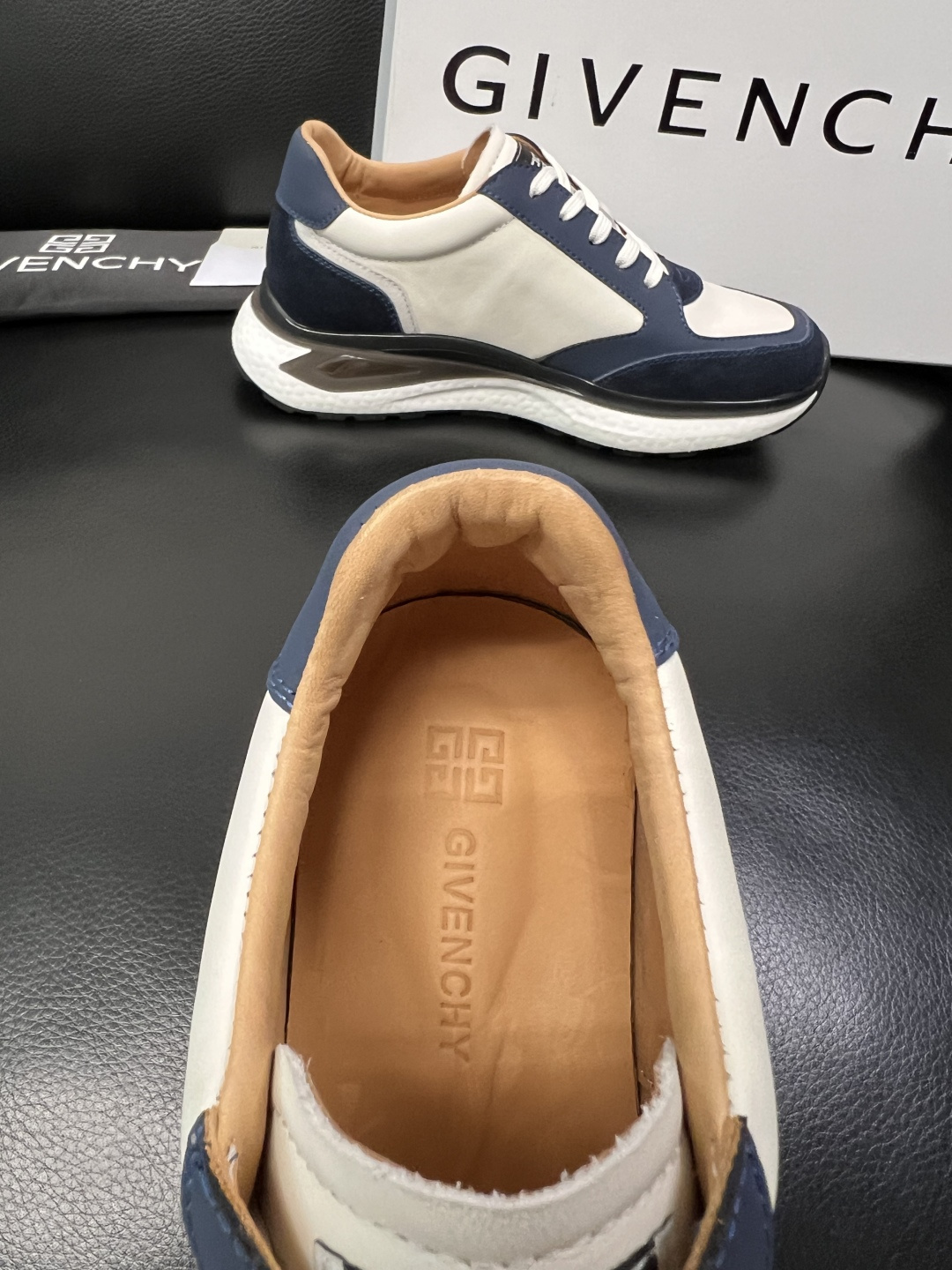 Givenchy 高品质 顶级工艺品 纪梵希 专柜同步原厂配置，意大利进口牛皮搭配面料，全鞋配件私模打造
