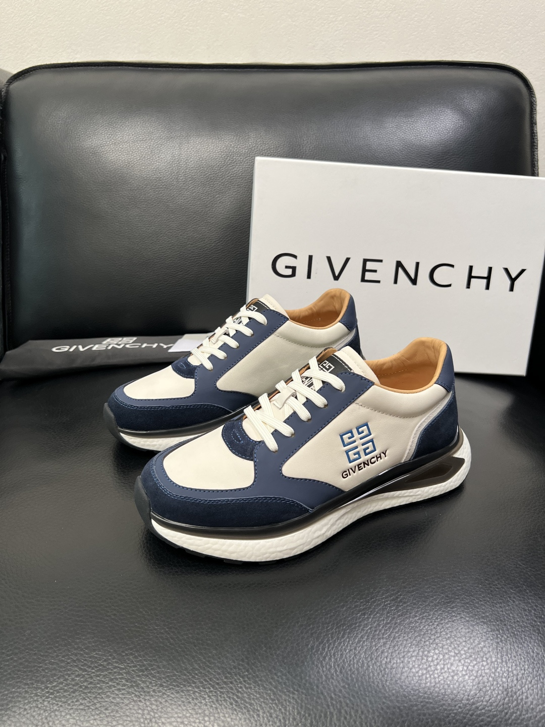 Givenchy 高品质 顶级工艺品 纪梵希 专柜同步原厂配置，意大利进口牛皮搭配面料，全鞋配件私模打造