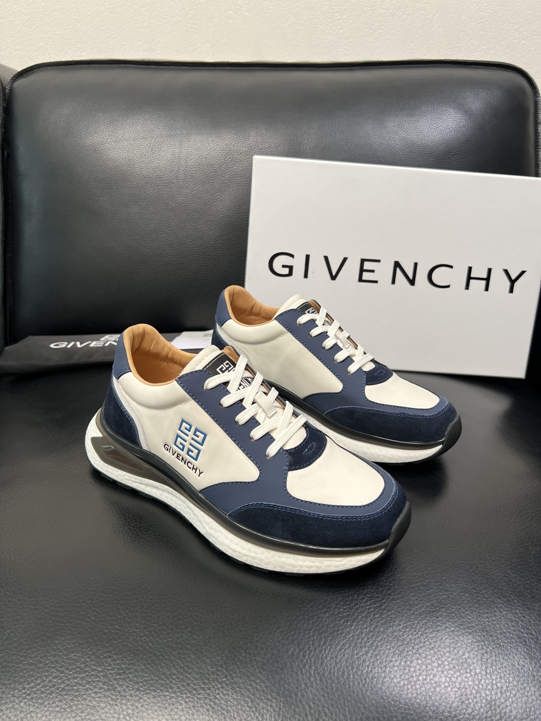 Givenchy 高品质 顶级工艺品 纪梵希 专柜同步原厂配置，意大利进口牛皮搭配面料，全鞋配件私模打造