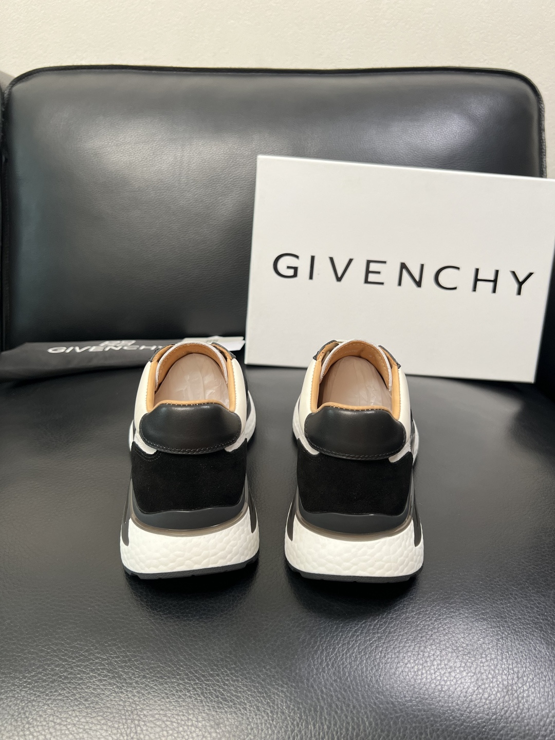 Givenchy 高品质 顶级工艺品 纪梵希 专柜同步原厂配置，意大利进口牛皮搭配面料，全鞋配件私模打造
