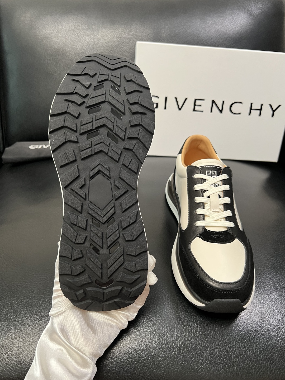 Givenchy 高品质 顶级工艺品 纪梵希 专柜同步原厂配置，意大利进口牛皮搭配面料，全鞋配件私模打造