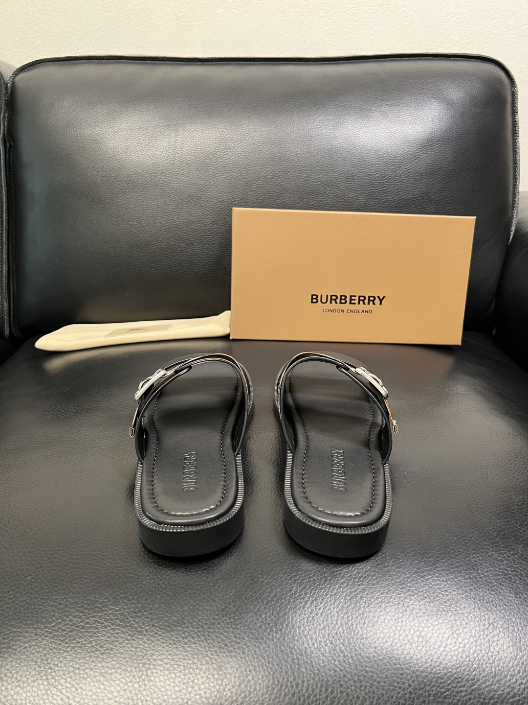 BURBERRY 顶级工艺品 巴宝莉 拖鞋专柜同步，原厂配置意大利进口牛皮面料，高品质复杂拼接工艺，进口