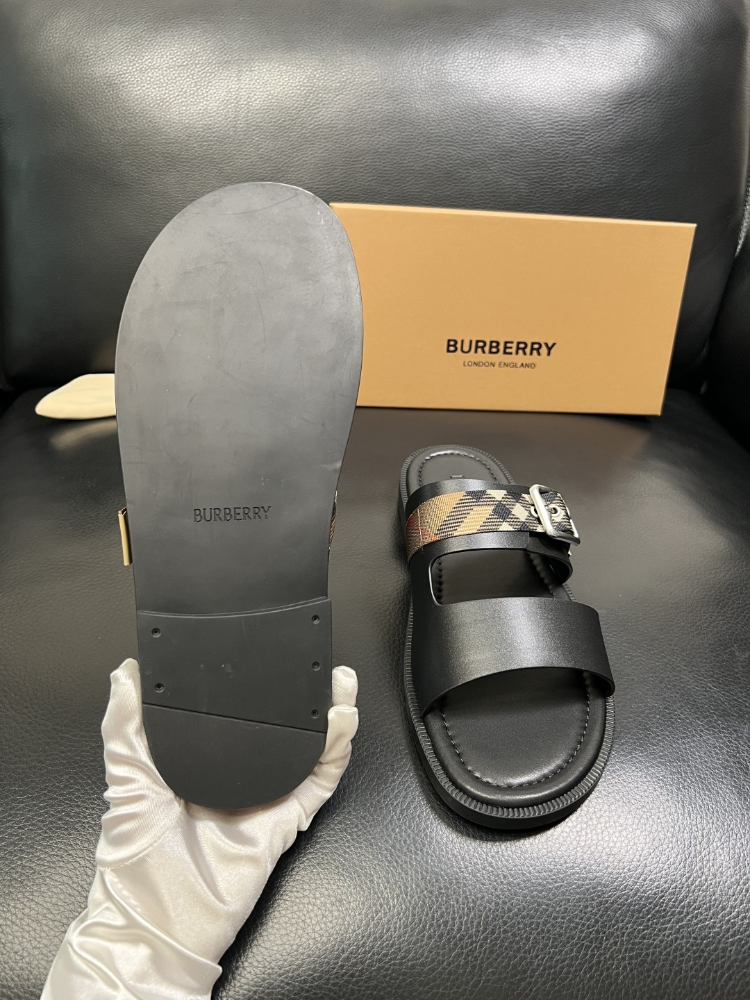 BURBERRY 顶级工艺品 巴宝莉 拖鞋专柜同步，原厂配置意大利进口牛皮面料，高品质复杂拼接工艺，进口
