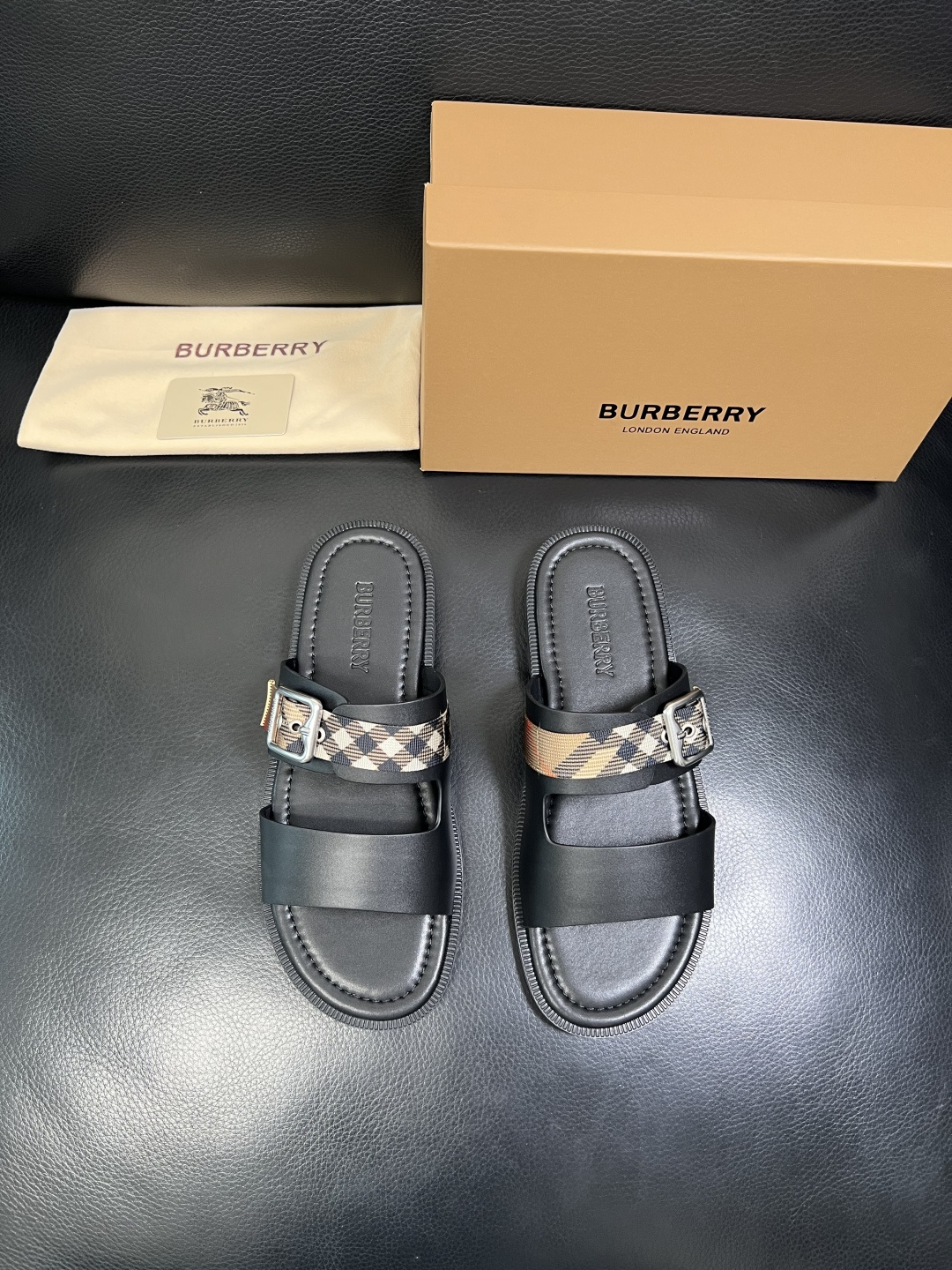 BURBERRY 顶级工艺品 巴宝莉 拖鞋专柜同步，原厂配置意大利进口牛皮面料，高品质复杂拼接工艺，进口