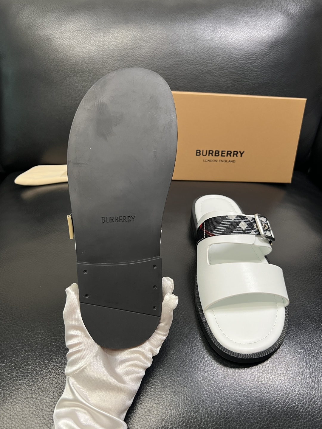 BURBERRY 顶级工艺品 巴宝莉 拖鞋专柜同步，原厂配置意大利进口牛皮面料，高品质复杂拼接工艺，进口
