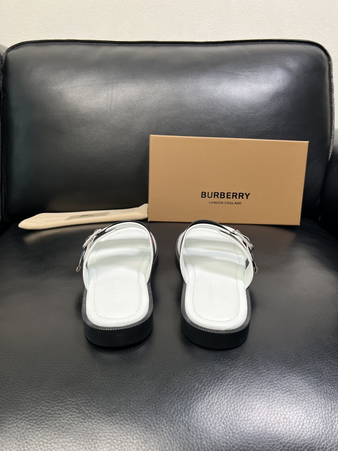 BURBERRY 顶级工艺品 巴宝莉 拖鞋专柜同步，原厂配置意大利进口牛皮面料，高品质复杂拼接工艺，进口