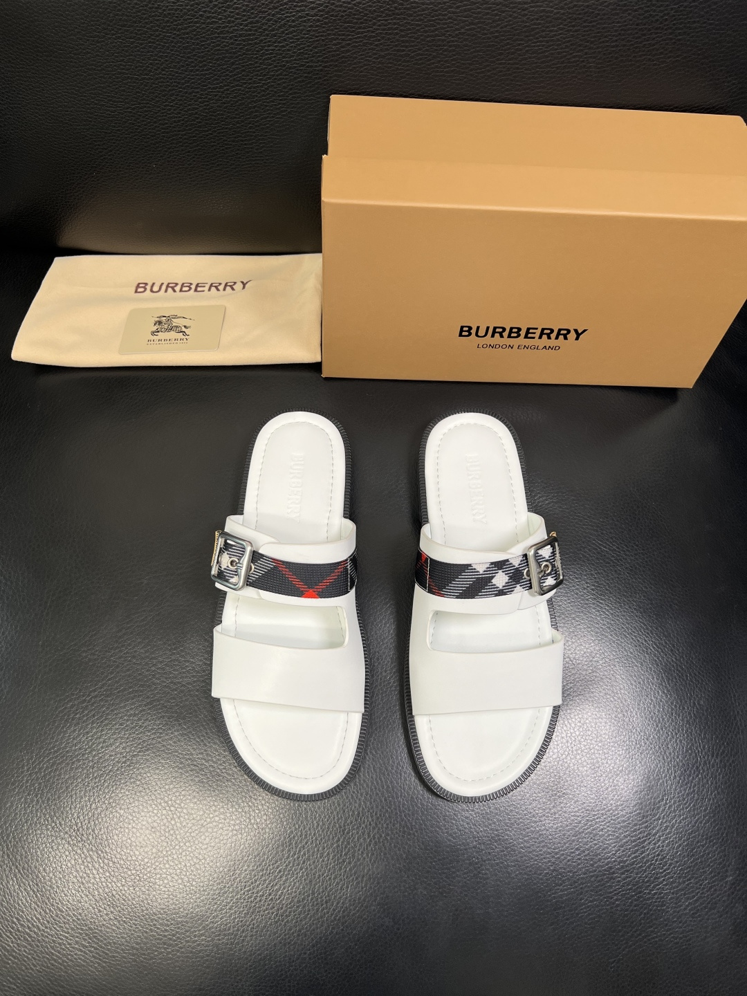 BURBERRY 顶级工艺品 巴宝莉 拖鞋专柜同步，原厂配置意大利进口牛皮面料，高品质复杂拼接工艺，进口