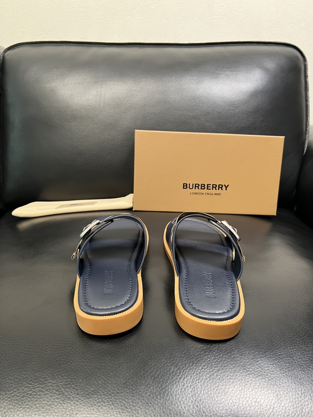 BURBERRY 顶级工艺品 巴宝莉 拖鞋专柜同步，原厂配置意大利进口牛皮面料，高品质复杂拼接工艺，进口