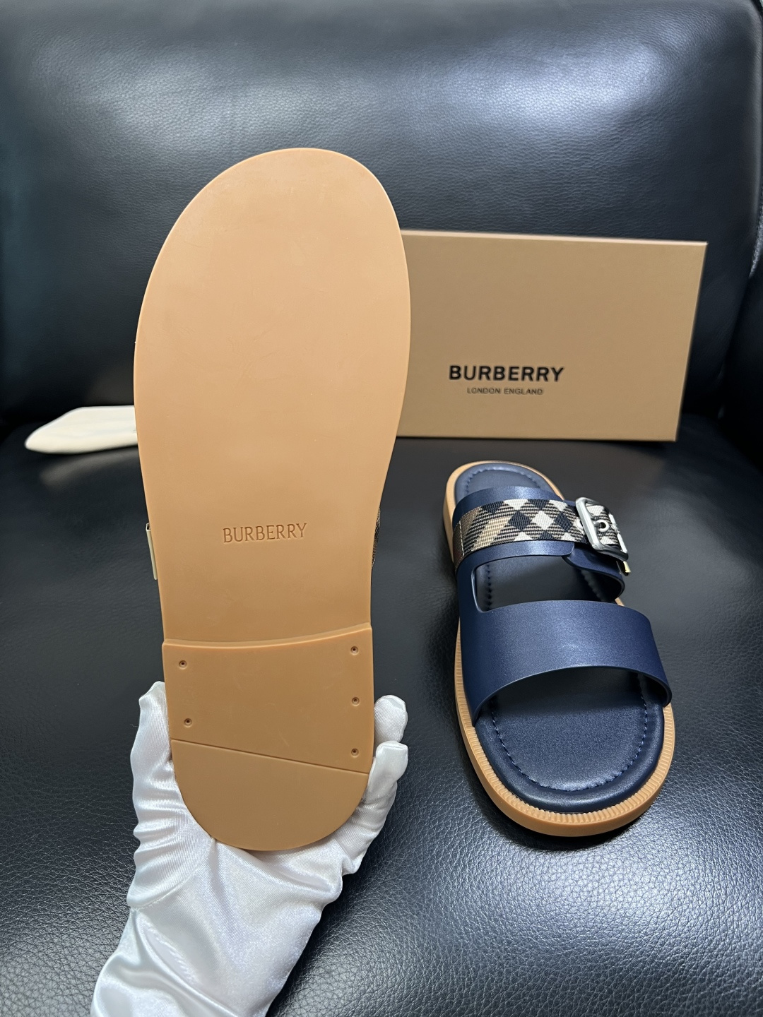 BURBERRY 顶级工艺品 巴宝莉 拖鞋专柜同步，原厂配置意大利进口牛皮面料，高品质复杂拼接工艺，进口