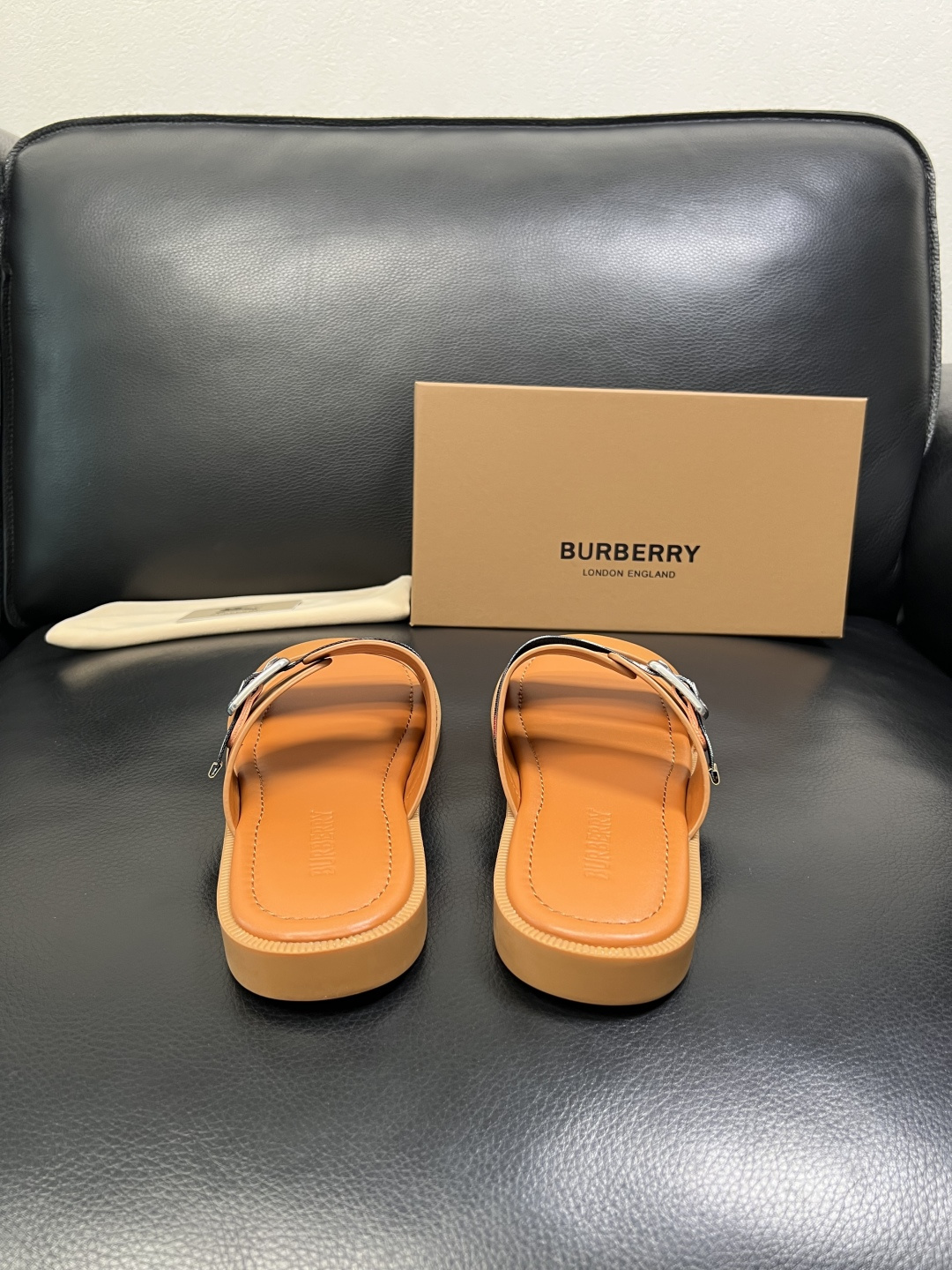 BURBERRY 顶级工艺品 巴宝莉 拖鞋专柜同步，原厂配置意大利进口牛皮面料，高品质复杂拼接工艺，进口