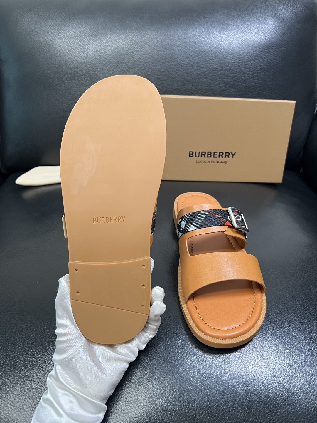 BURBERRY 顶级工艺品 巴宝莉 拖鞋专柜同步，原厂配置意大利进口牛皮面料，高品质复杂拼接工艺，进口