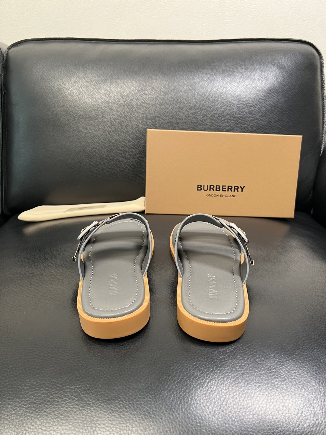 BURBERRY 顶级工艺品 巴宝莉 拖鞋专柜同步，原厂配置意大利进口牛皮面料，高品质复杂拼接工艺，进口