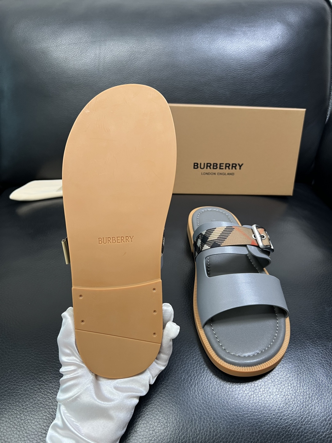 BURBERRY 顶级工艺品 巴宝莉 拖鞋专柜同步，原厂配置意大利进口牛皮面料，高品质复杂拼接工艺，进口