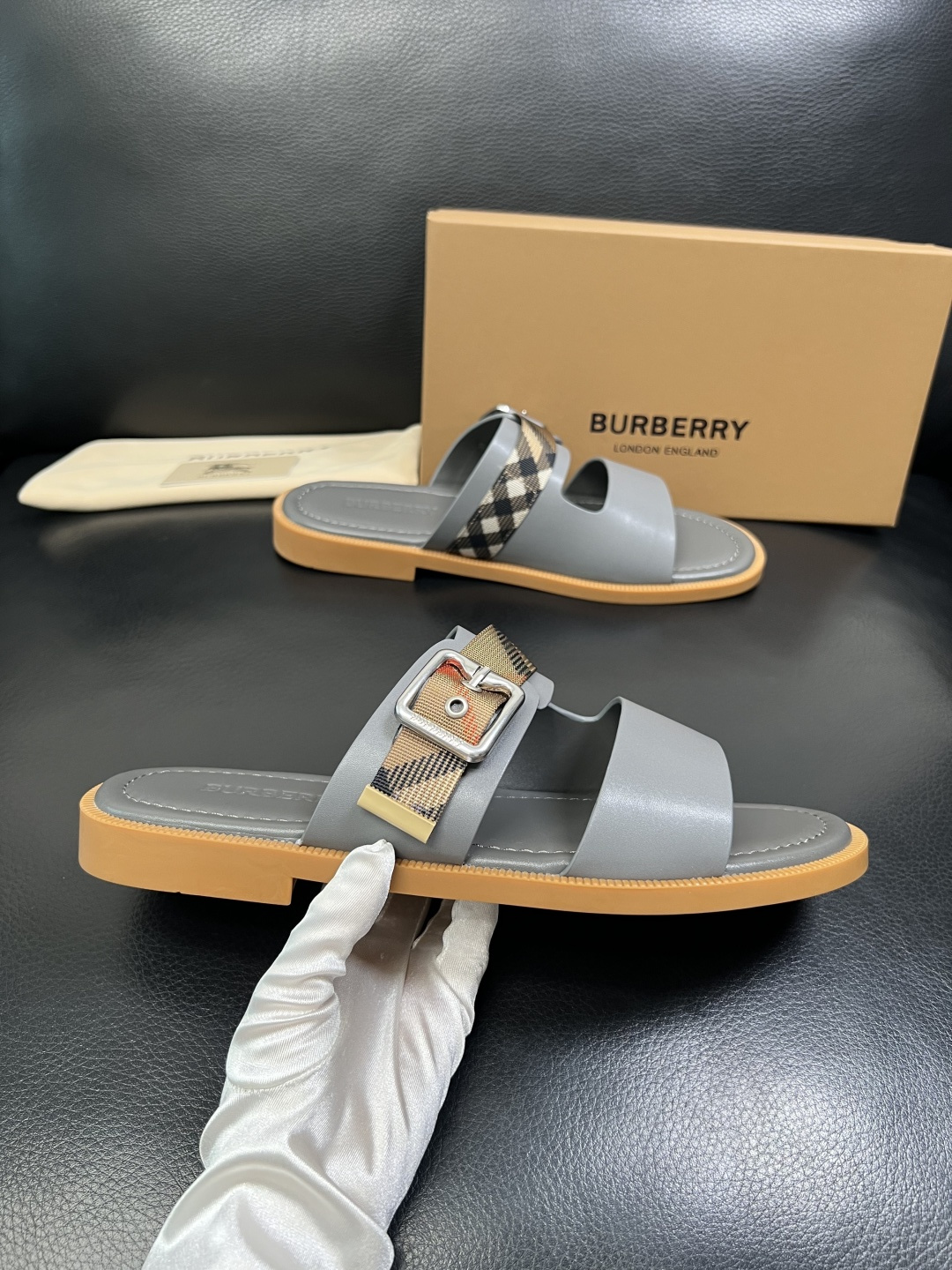 BURBERRY 顶级工艺品 巴宝莉 拖鞋专柜同步，原厂配置意大利进口牛皮面料，高品质复杂拼接工艺，进口