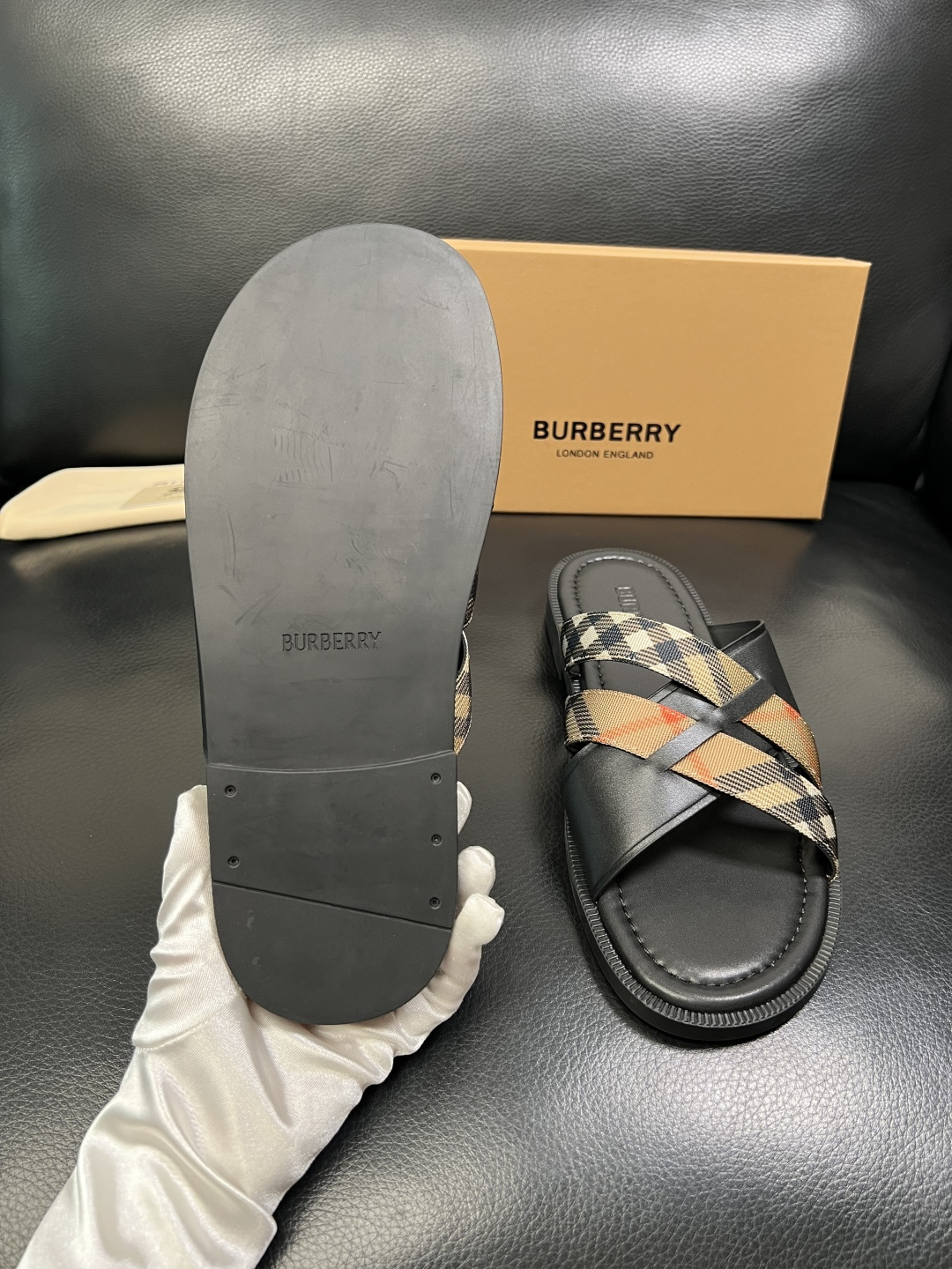 BURBERRY 顶级工艺品 巴宝莉 拖鞋专柜同步，原厂配置意大利进口牛皮面料，高品质复杂拼接工艺，进口