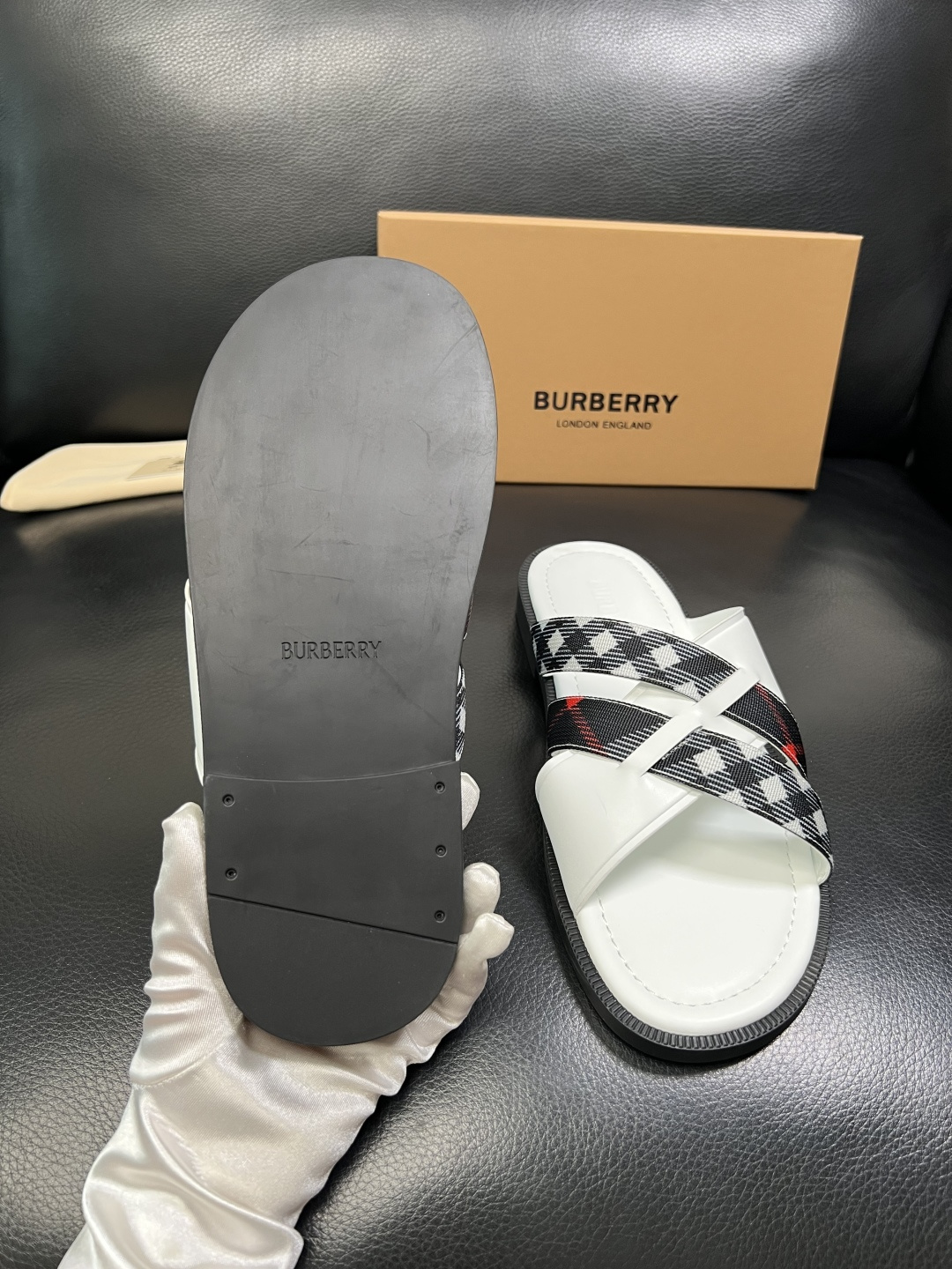 BURBERRY 顶级工艺品 巴宝莉 拖鞋专柜同步，原厂配置意大利进口牛皮面料，高品质复杂拼接工艺，进口