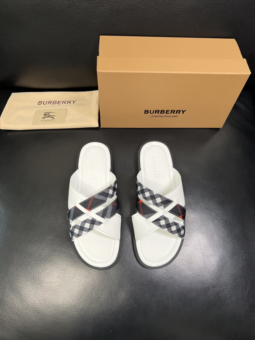 BURBERRY 顶级工艺品 巴宝莉 拖鞋专柜同步，原厂配置意大利进口牛皮面料，高品质复杂拼接工艺，进口